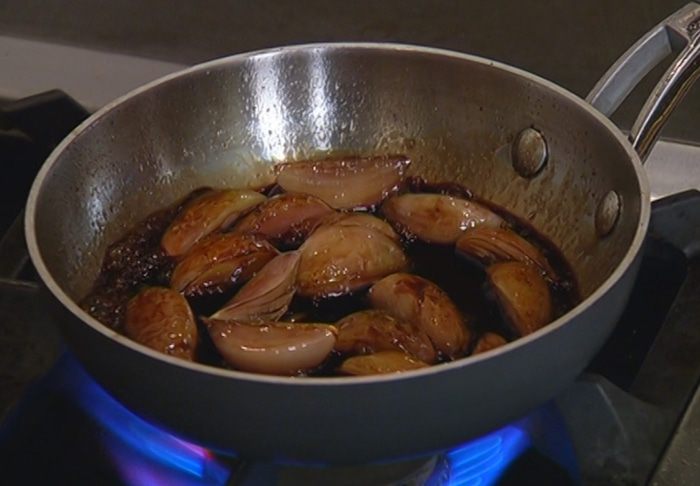 Тарт татен со свеклой и шалотом 