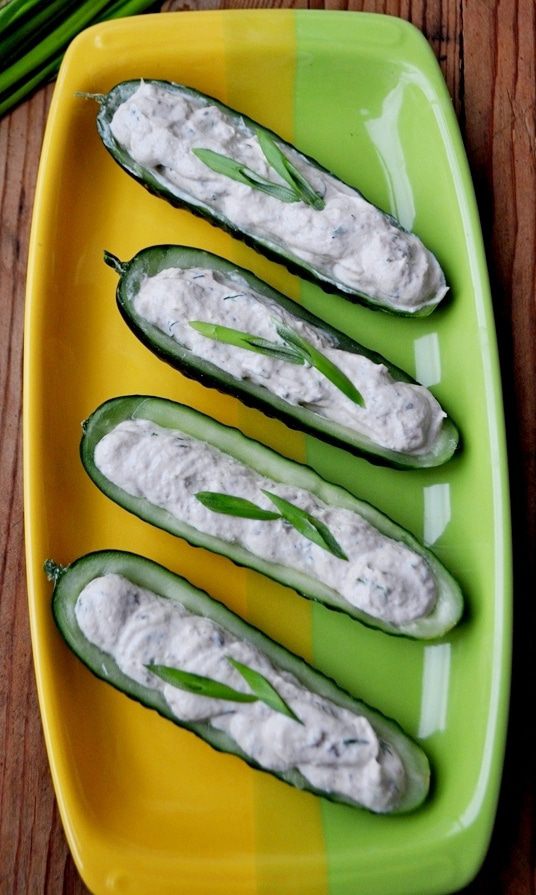 Закуска из огурцов, фаршированных горбушей