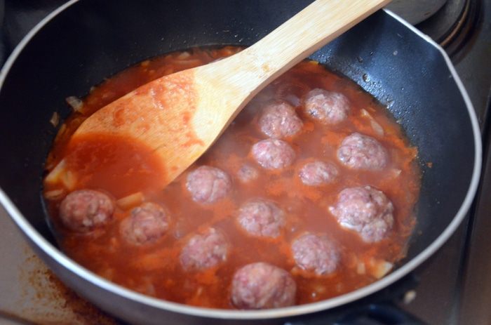 Фарфалле с рагу из фрикаделек