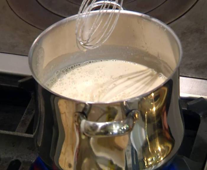 Сливочное парфе с инжирным соусом