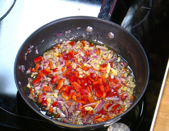 Котлетки из фасоли со сладким перцем и чили 