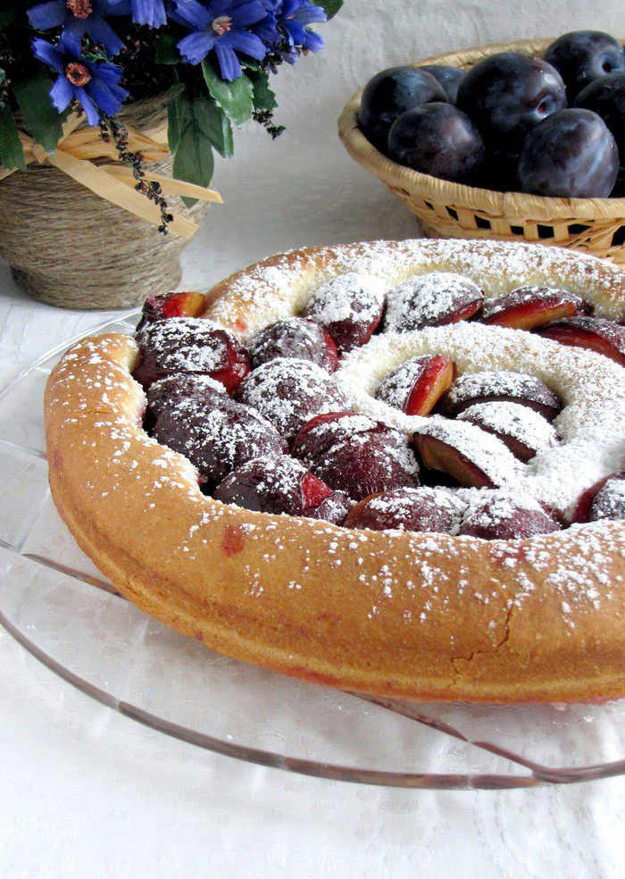 Улитка с маком и сливами