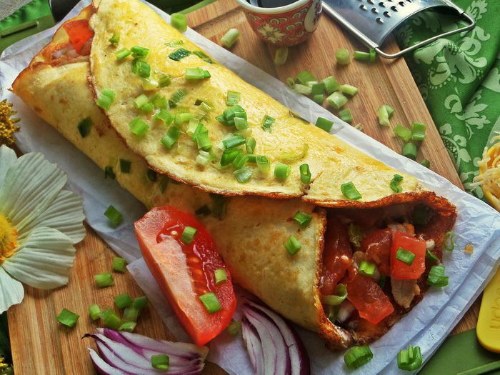 Омлетный рулет с начинкой