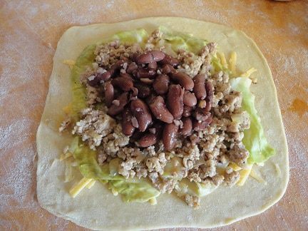 Пироги с мясом, капустой и фасолью