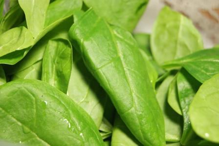 Куриная печень в медовом соусе со шпинатом