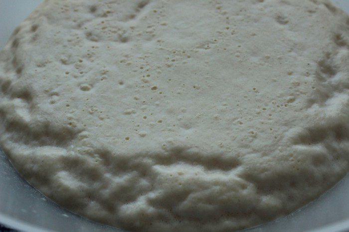 Дрожжевые блины на топленом молоке