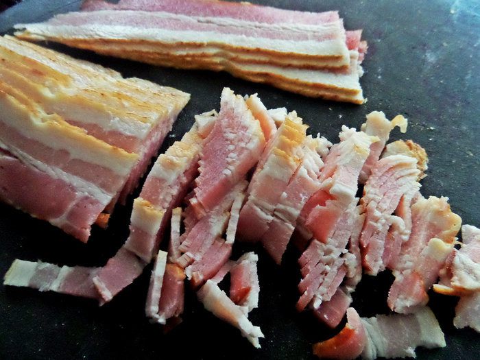 Пикантная пицца с чоризо и тремя сырами