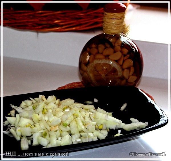 Щи постные с гречкой и квашеной капустой