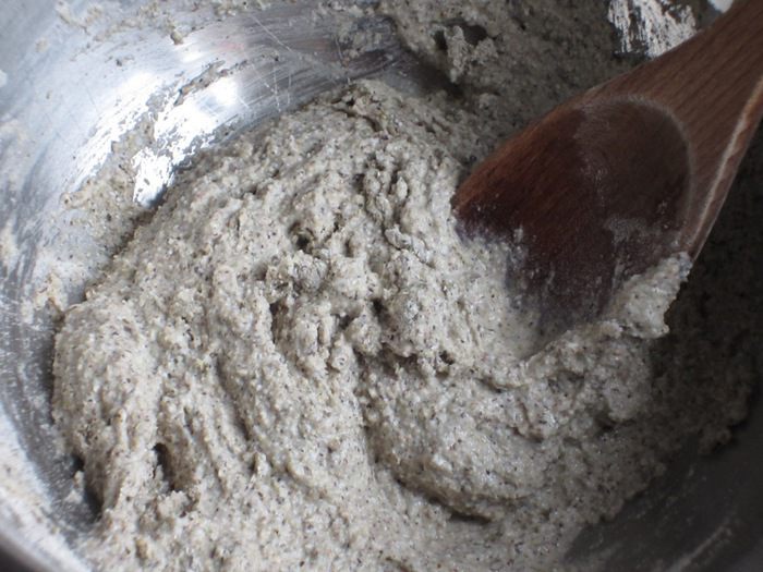 Блинчики на гречневой муке с куриной печенью и карамелизированным луком