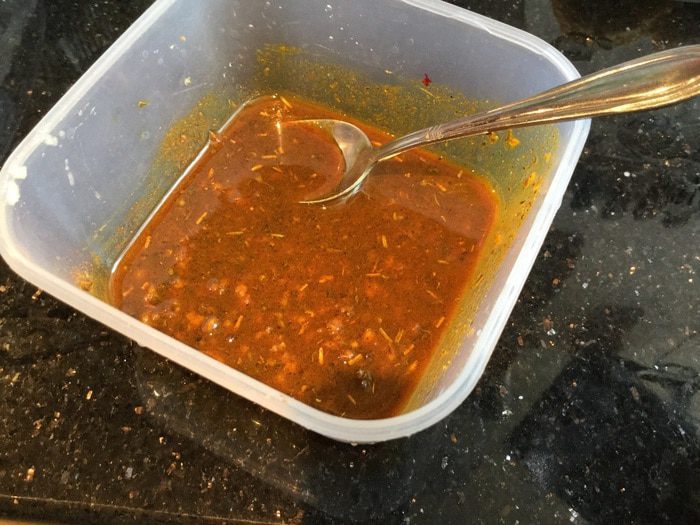 Запеченная курица, фаршированная грибами