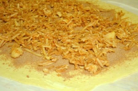 Яблочная гармошка с корицей и какао