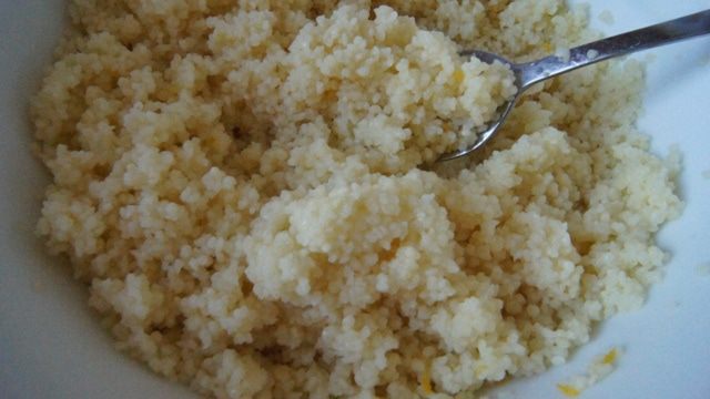 Салат с курицей и лимонным кускусом