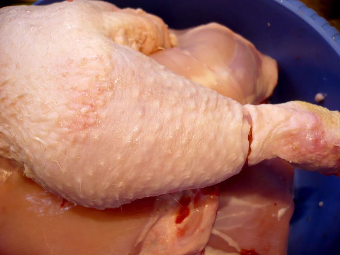 Куриные колбаски с шампиньонами и кедровыми орешками