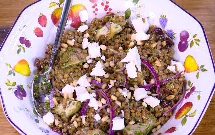 Салат из чечевицы с артишоками и фетой 