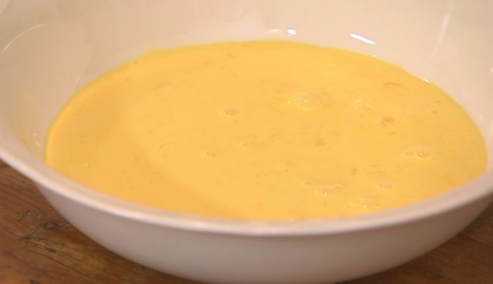 Французские гренки с прошутто и салатом из руколы 