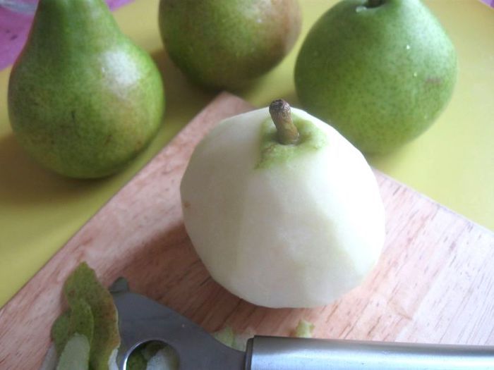 Ванильное мороженое и груша-пашот «Сладкая парочка»