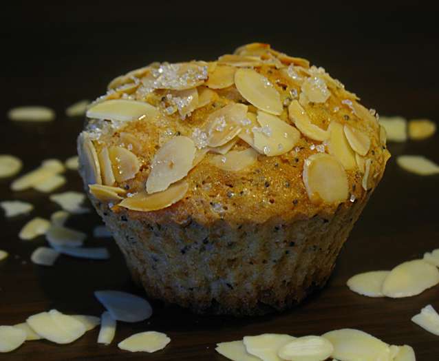 Лимонно-маковый кекс с миндалем