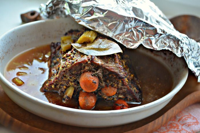 Говядина, запеченная с морковью и чесноком