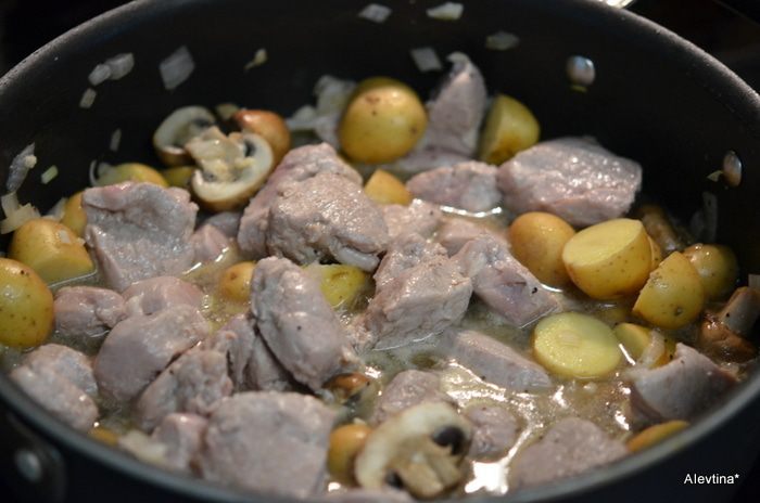 Ужин с картофелем и свининой