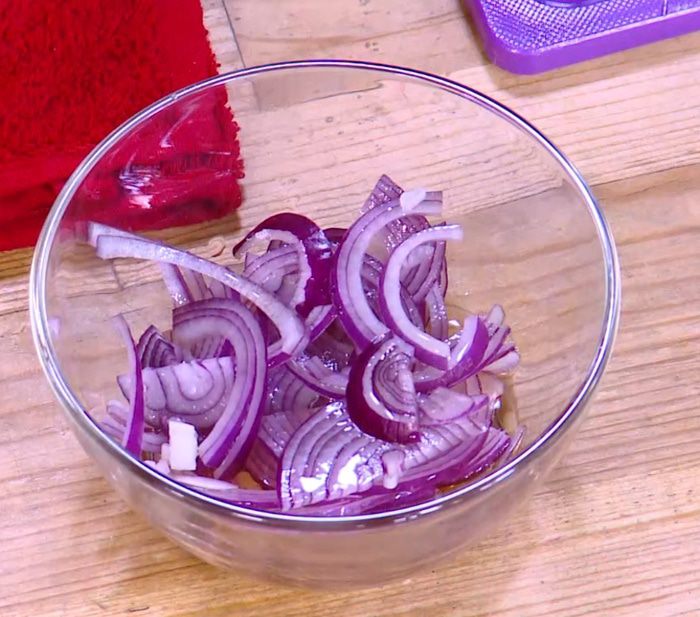 Салат из чечевицы с артишоками и фетой 