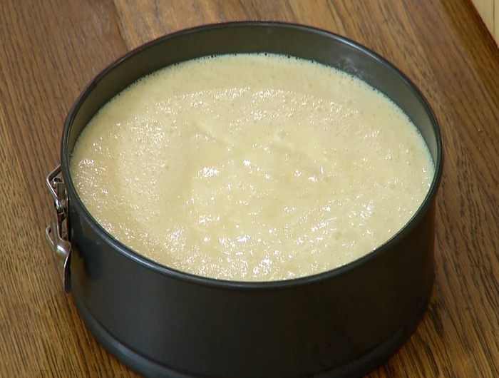 Творожник с белым шоколадом и малиной