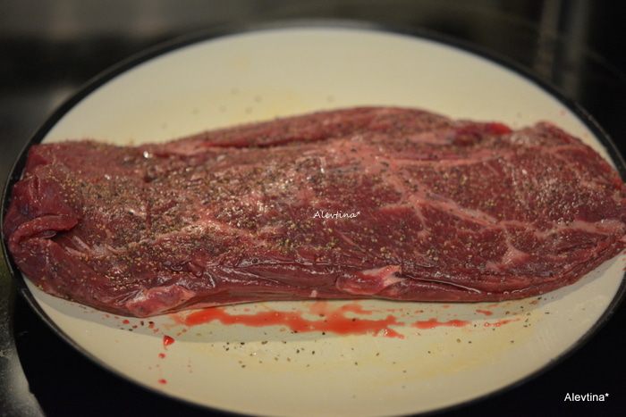 Говядина в красном винном соусе