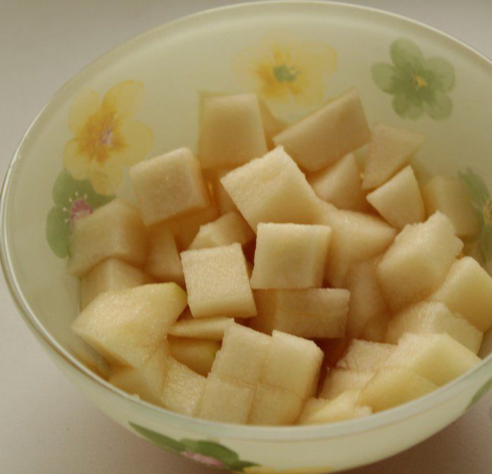 Шоколадный пирог с грушами и орехами