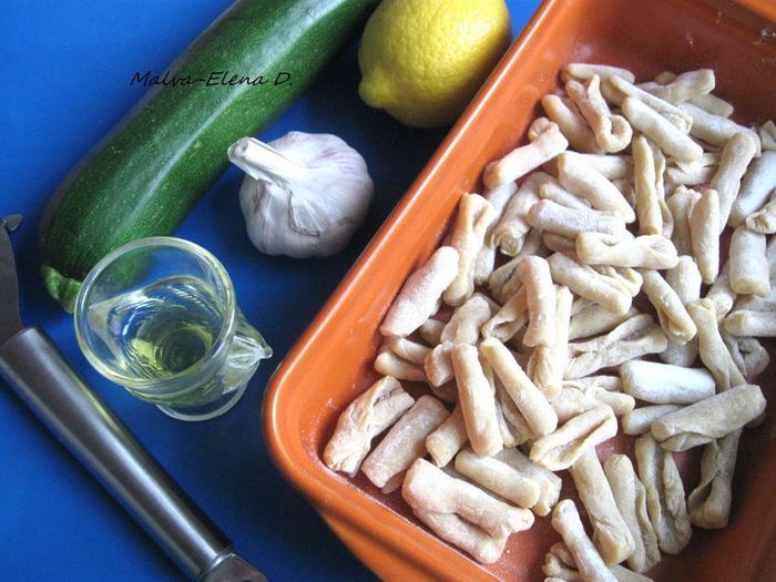 Паста с цукини, маринованными в лимонном соке