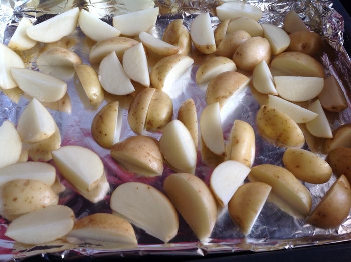 Курица с картофелем, запеченная с молодым чесноком