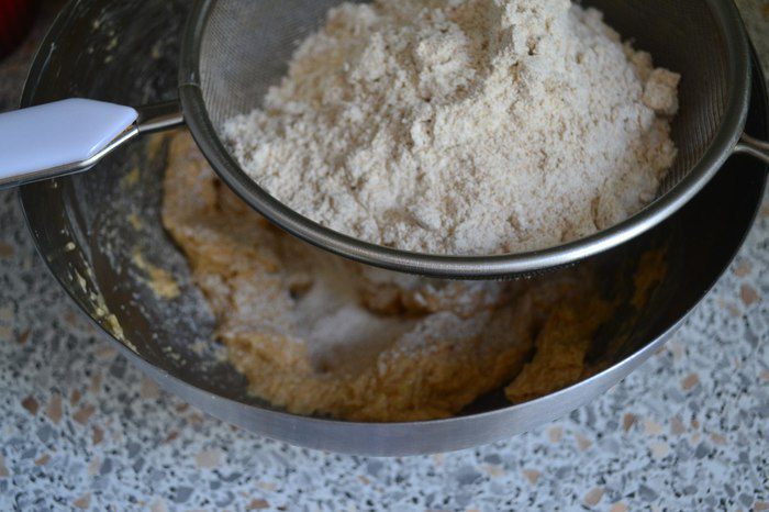 Овсяное печенье с изюмом и кусочками шоколада