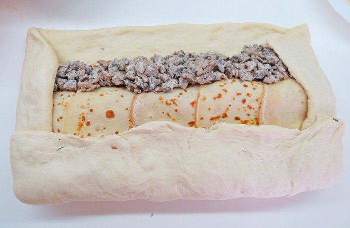 Рыбная кулебяка на четыре угла