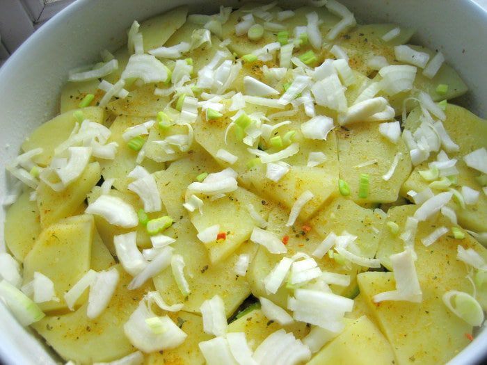 Овощи под сырной крошкой