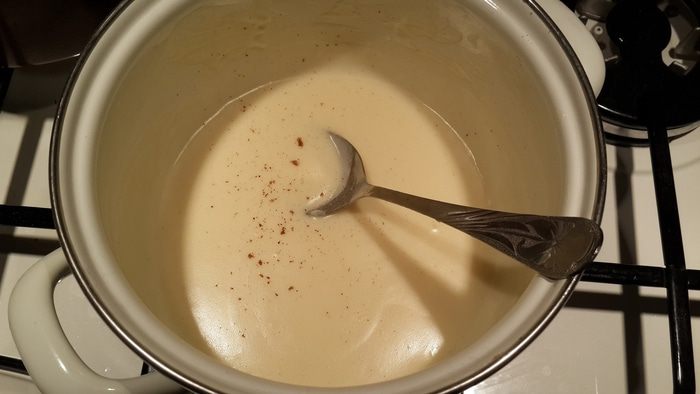 Слойки с сыром, курицей, грибами и соусом бешамель