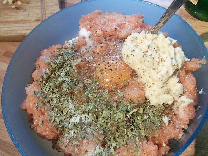 Котлеты из лосося под беарнским соусом