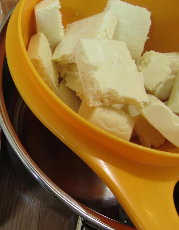 Панкейки с пшенными хлопьями и ягодным соусом