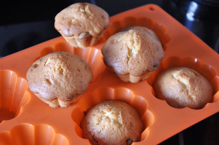 Капкейки с вяленой вишней и взбитыми сливками