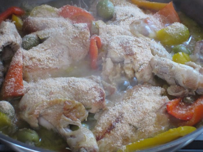 Курица с оливками и сладким перцем