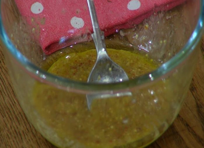 Салат с молодым картофелем, редисом и кижучем