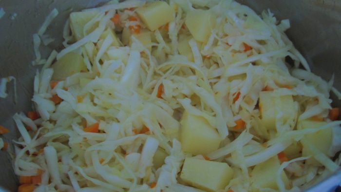 Суп с карри, капустой и фасолью