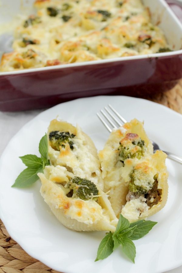 Конкильони  с фаршем и брокколи