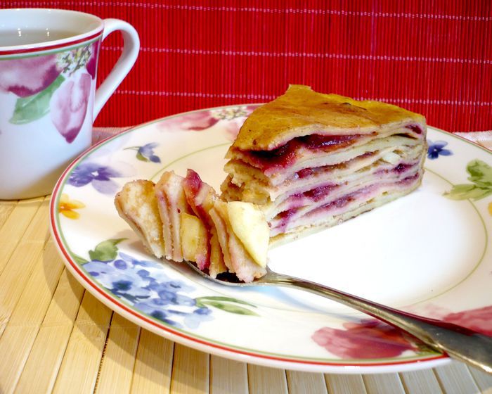 Блинный пирог с брусникой и яблоками &amp;quot;Весенний день горяч и золот&amp;quot;