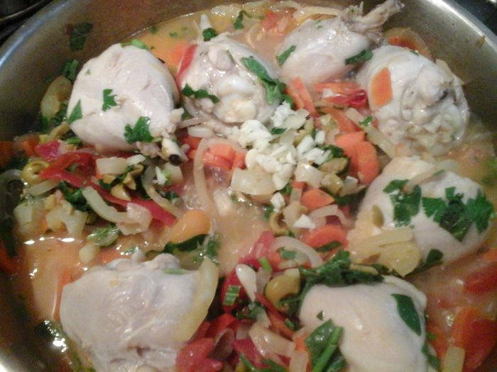 Куриные голени с овощами