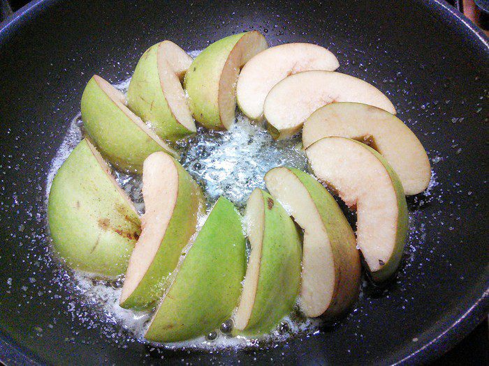 Жаркое из курицы с айвой