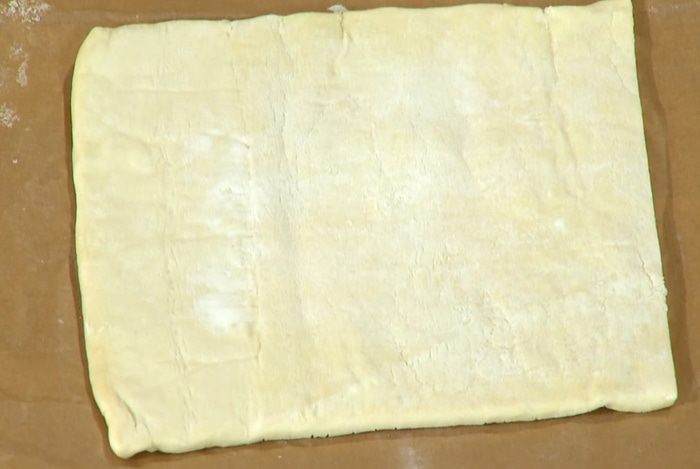 Слойки с вишней и белым шоколадом 