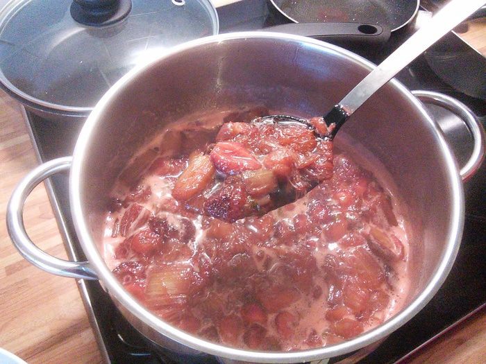 Мармелад из ревеня и клубники с мятой 