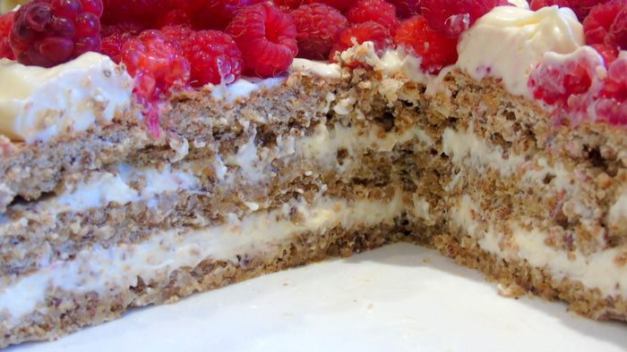 Даккуаз с малиной