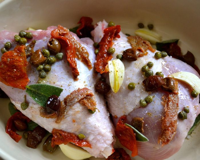 Ароматная индейка в духовке