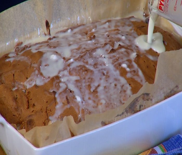 Бисквит со сгущенкой и ягодами