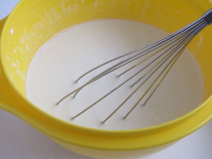 Нежный пирог с яйцами и зеленым луком