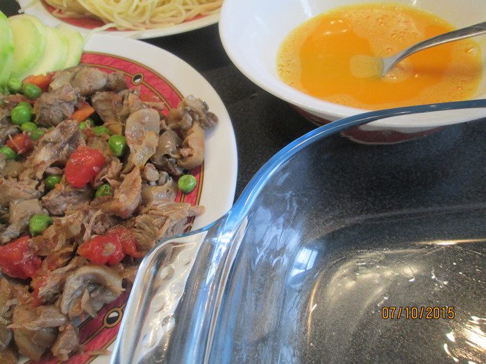 Мясная запеканка с овощами и спагетти